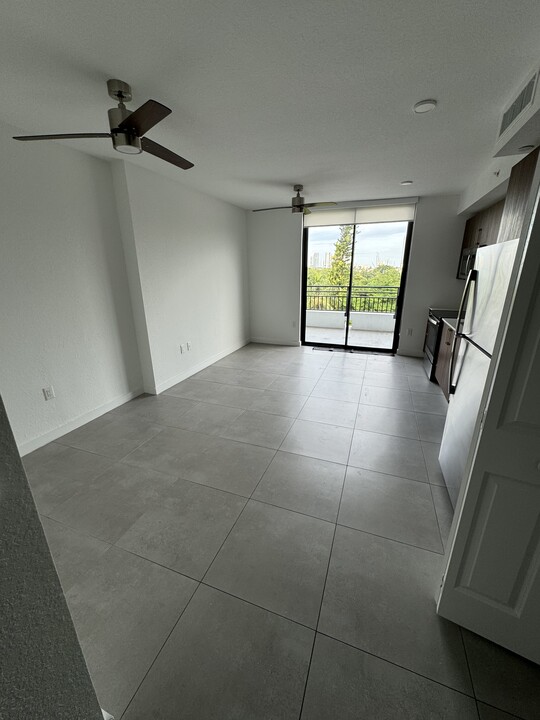 828 NW 12th St, Unit S3 in Miami, FL - Building Photo