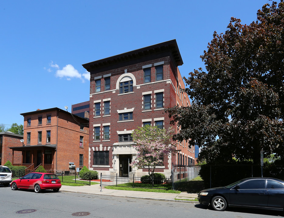 158 Seymour St in Hartford, CT - Foto de edificio