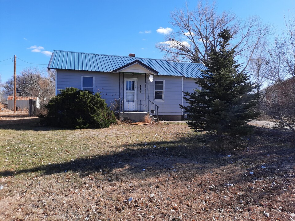 215 S Main St in Burns, WY - Building Photo