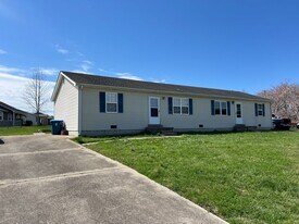17-19 Lynn Dr in Lawrenceburg, KY - Building Photo