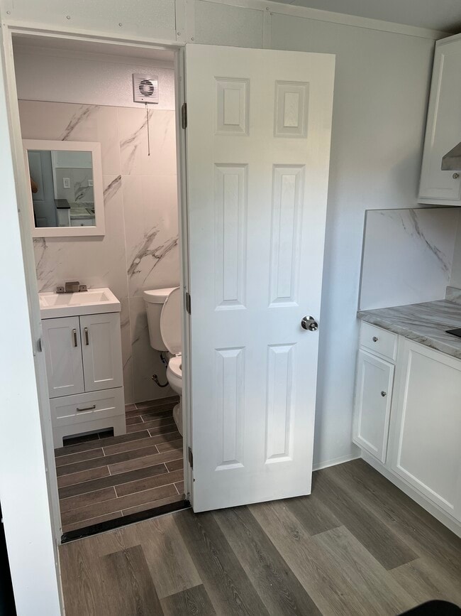 8210 SW 31st St, Unit 1 in Miami, FL - Building Photo - Building Photo