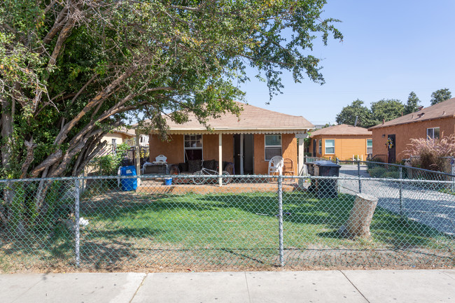 5851 Quinn St in Bell Gardens, CA - Foto de edificio - Building Photo