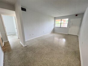 675 SW 7th Ave in Miami, FL - Building Photo - Building Photo