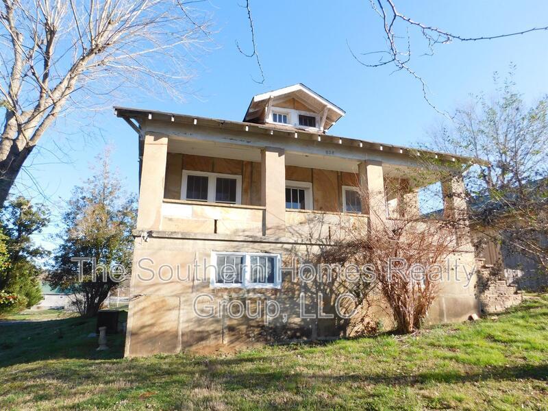 816 9th St in Etowah, TN - Building Photo