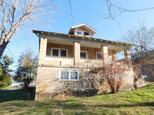 property at 816 9th St