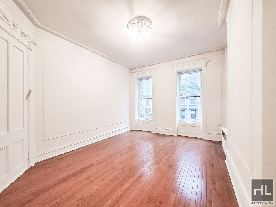323A E 89th St, Unit 3E in New York, NY - Building Photo