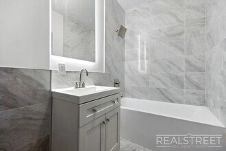 329 Decatur St in Brooklyn, NY - Building Photo - Building Photo