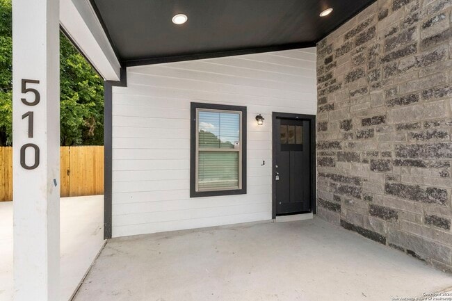 510 Carol Crest St in San Antonio, TX - Building Photo - Building Photo