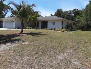 5619 Colonial Oaks Blvd in Sarasota, FL - Building Photo - Building Photo