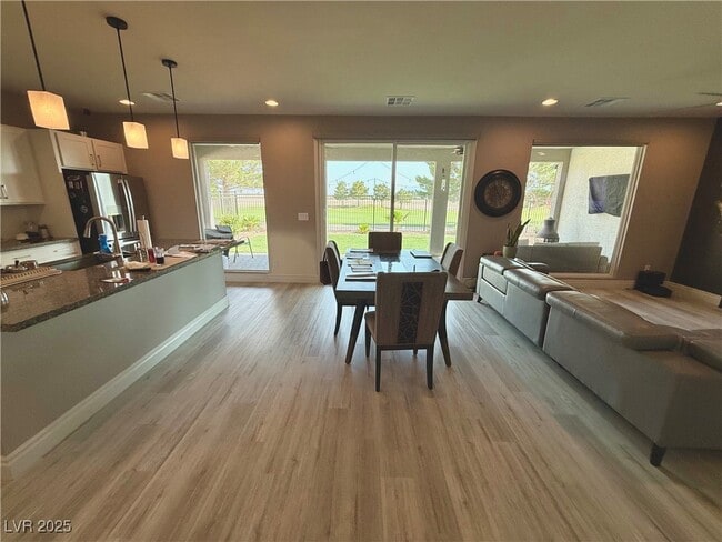 property at 4760 SE Clifftop Dr