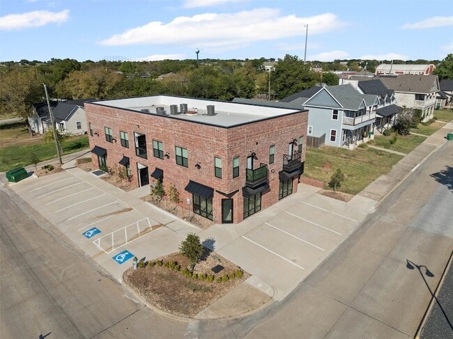 201 E 5th St, Unit TBD201 in Ferris, TX - Building Photo - Building Photo