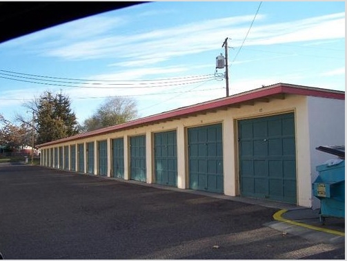 949 N Oregon St in Ontario, OR - Foto de edificio