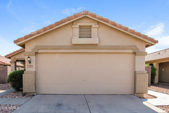 4015 W Rose Garden Ln in Glendale, AZ - Foto de edificio - Building Photo