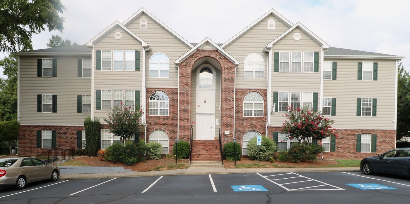 823 Scholastic Dr in Winston-Salem, NC - Building Photo