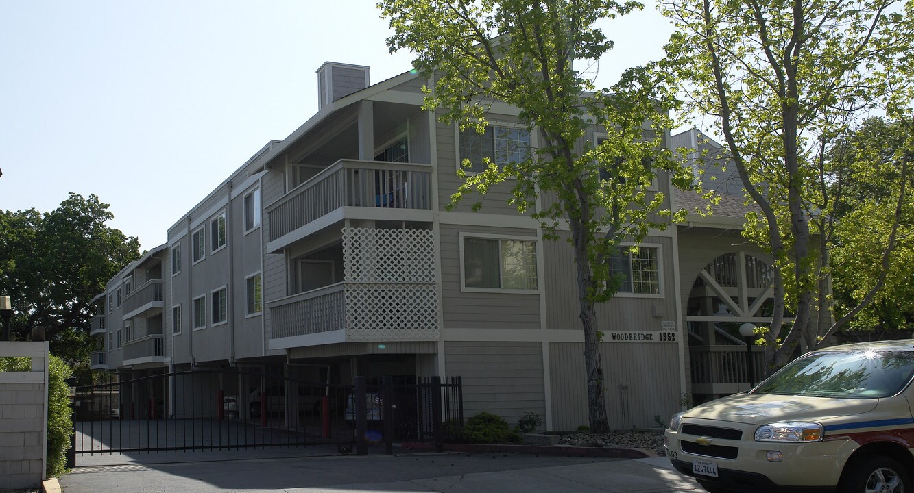 Woodbridge Apartments in Walnut Creek, CA - Building Photo