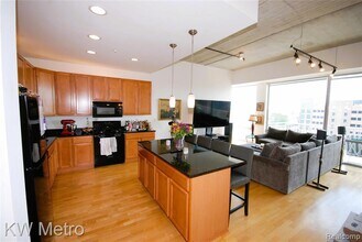 350 N Main St-Unit -517 in Royal Oak, MI - Building Photo - Building Photo