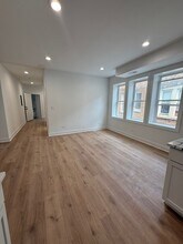 7841 S Essex Ave in Chicago, IL - Foto de edificio - Building Photo