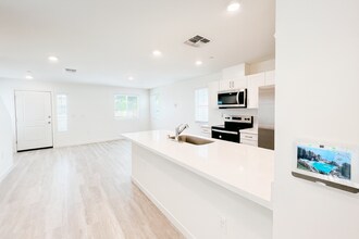 975 San Juan Rd in Sacramento, CA - Building Photo - Building Photo