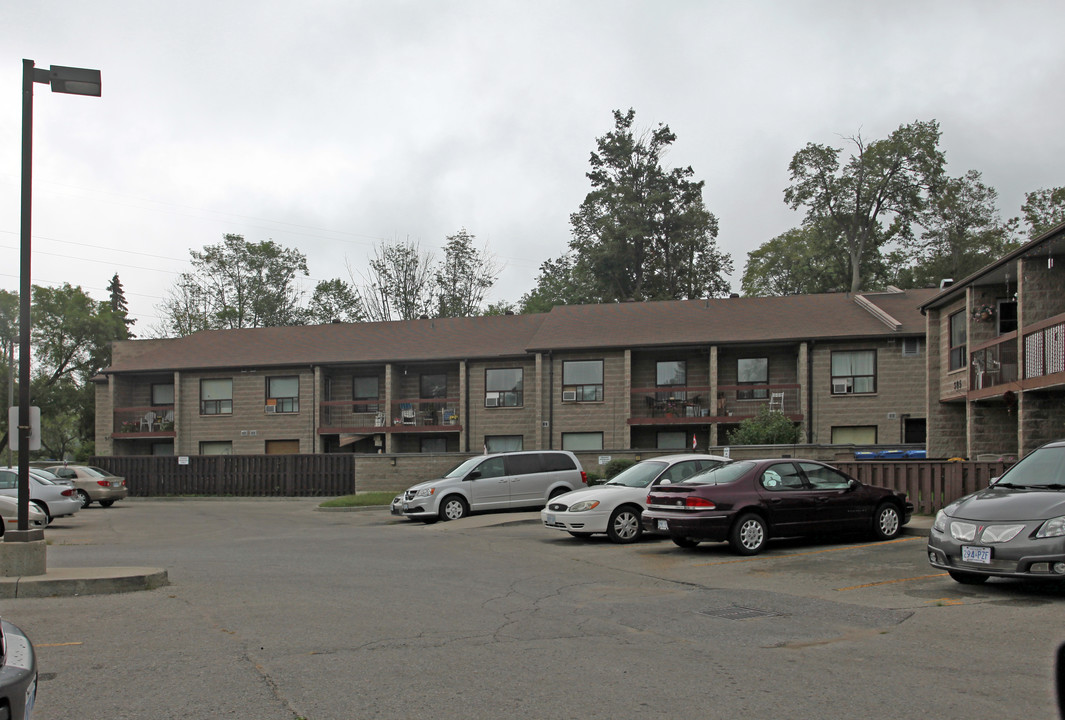 Beatrice Terrace in Oshawa, ON - Building Photo