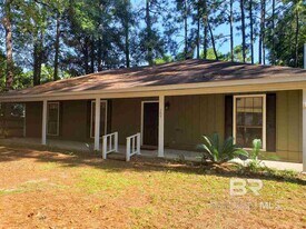 105 Lively Cir in Daphne, AL - Building Photo