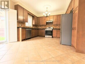 279 Twin Hills Crescent in Vaughan, ON - Building Photo - Building Photo