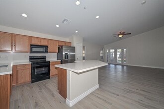 8119 W Tonto Ln in Peoria, AZ - Foto de edificio - Building Photo