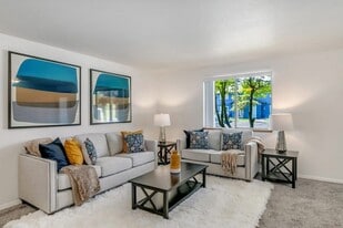 Alder Creek Apartments in Vancouver, WA - Building Photo