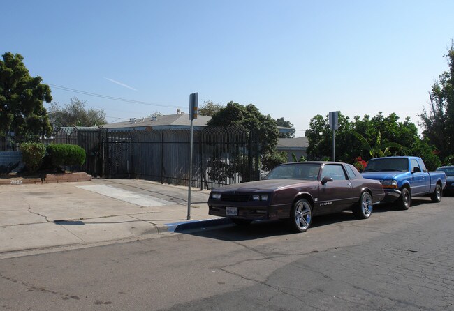 2637 44th St in San Diego, CA - Foto de edificio - Building Photo