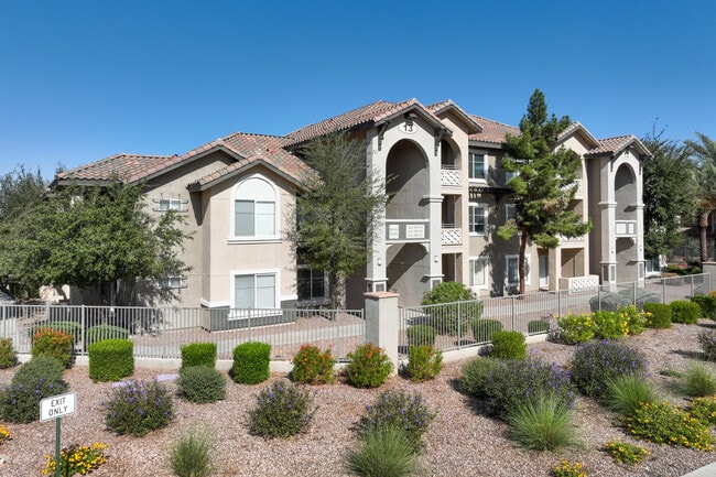 Highlands at Spectrum in Gilbert, AZ - Foto de edificio - Building Photo