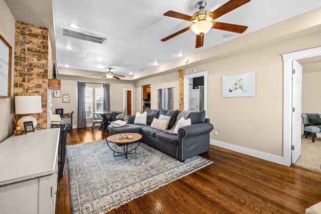 property at 521 W Chestnut St
