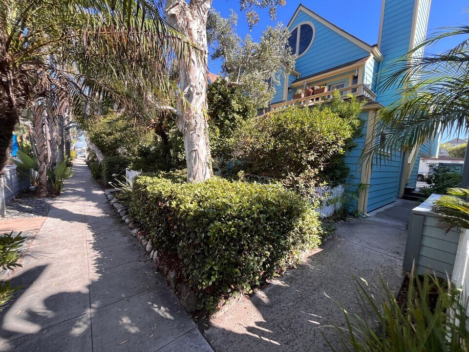 807 Nantasket Ct in San Diego, CA - Building Photo