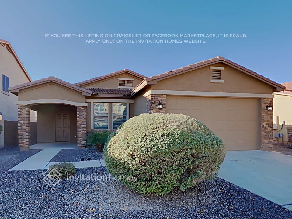 1123 E Saddleback Pl in San Tan Valley, AZ - Building Photo