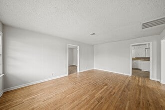 6806 Woodrow St in Texas City, TX - Building Photo - Building Photo