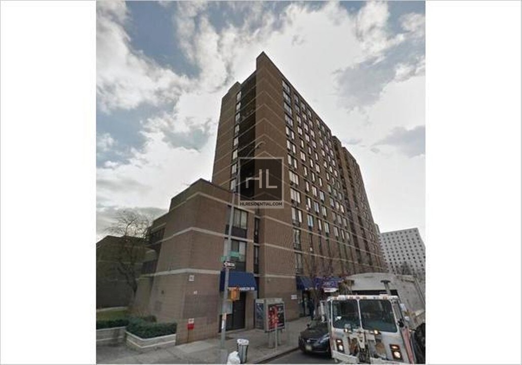 1952 1st Ave-Unit -13M in New York, NY - Building Photo