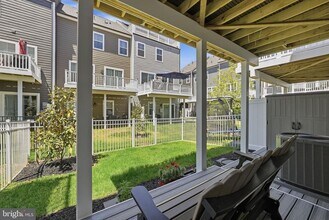 18359 Moss Gdn Rd in Dumfries, VA - Building Photo - Building Photo