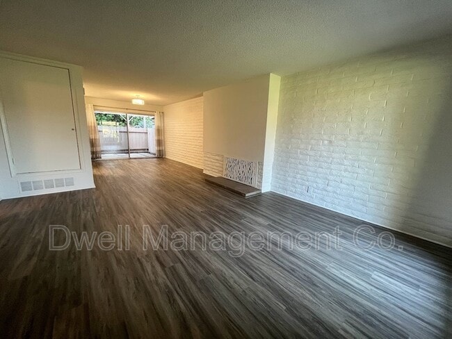 9320 Earl St in La Mesa, CA - Foto de edificio - Building Photo