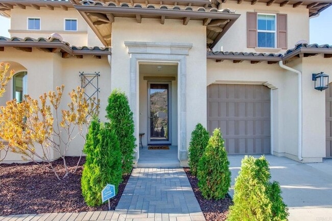 1316 Vista Ave in Escondido, CA - Foto de edificio - Building Photo