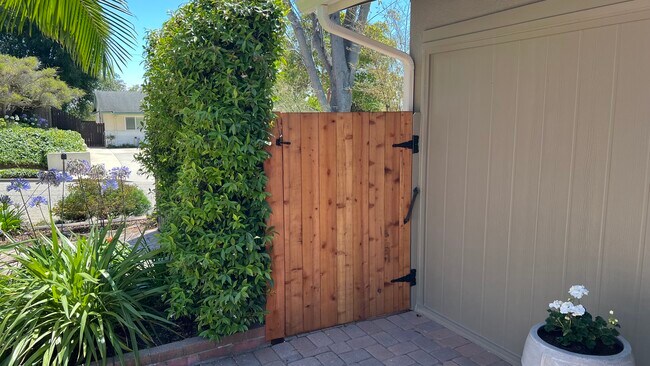 7226 Tuolumne Dr, Unit Paradise Studio in Goleta, CA - Building Photo - Building Photo