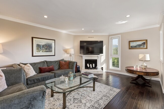 11789 Montana Ave in Los Angeles, CA - Building Photo - Building Photo