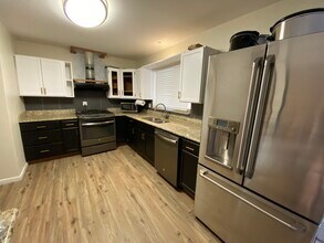 1180 S Eaton Ct in Lakewood, CO - Foto de edificio - Building Photo