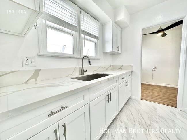 11510 Cumpston St, Unit 7 in Los Angeles, CA - Building Photo - Building Photo