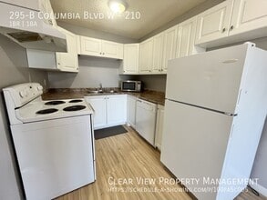 295 B Columbia Blvd W in Lethbridge, AB - Building Photo - Building Photo