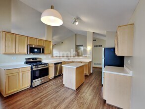 1057 Sheridan Cir in Naperville, IL - Building Photo - Building Photo