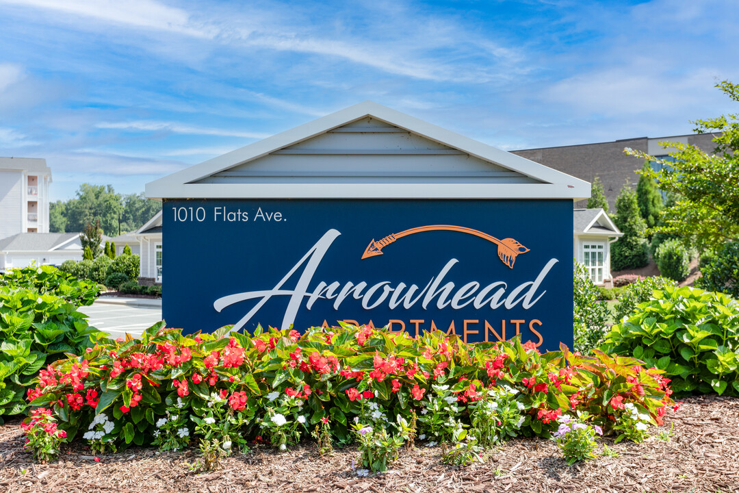 Arrowhead Apartments in Mebane, NC - Foto de edificio