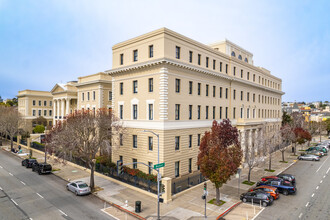 Mercy Family Plaza in San Francisco, CA - Foto de edificio - Building Photo