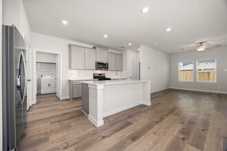 3910 Accolade Xing in Brookshire, TX - Building Photo - Building Photo