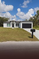 409 St Johns Ln in Poinciana, FL - Building Photo
