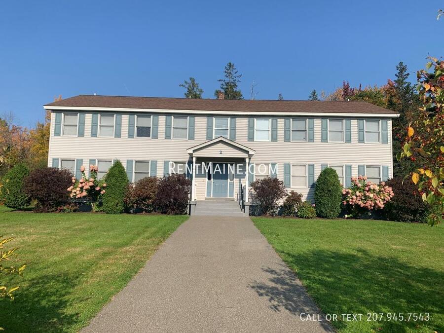 33 Burleigh Rd in Bangor, ME - Building Photo