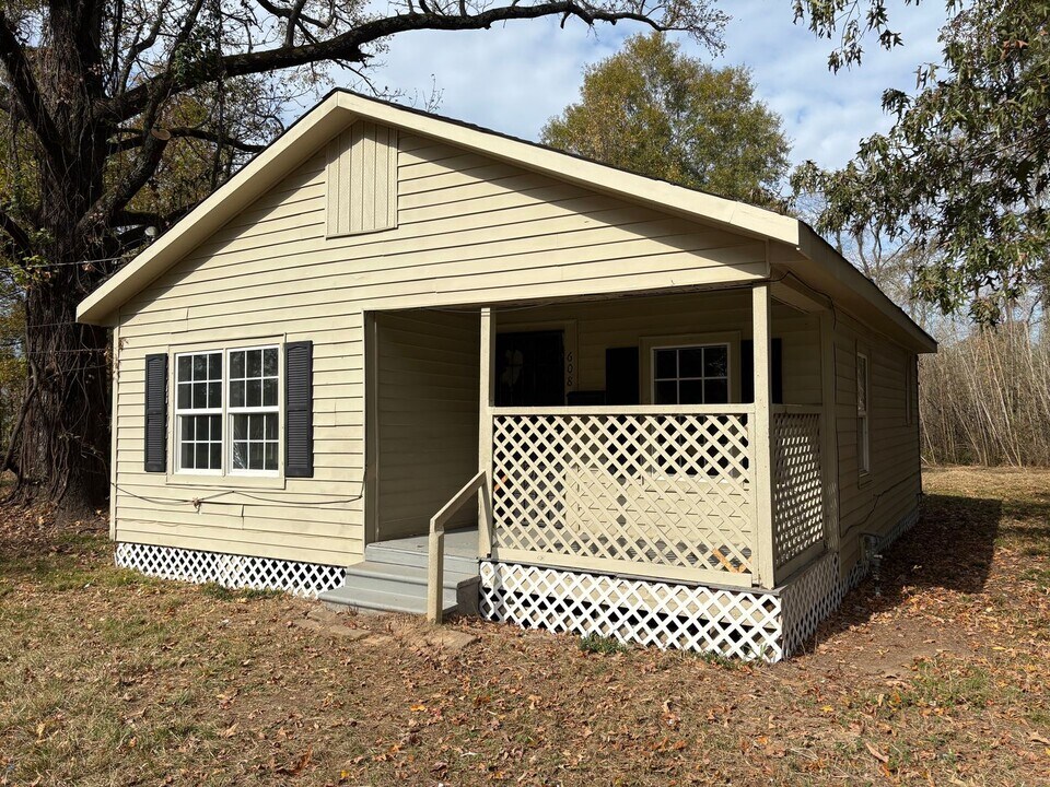 608 W 82nd St in Shreveport, LA - Building Photo