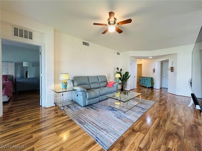 1280 Henley St in Naples, FL - Building Photo - Building Photo